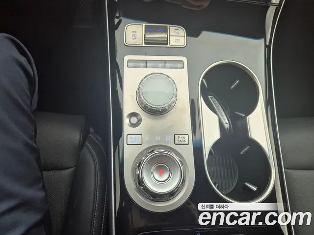 Genesis GV70 — Фото автомобиля 10