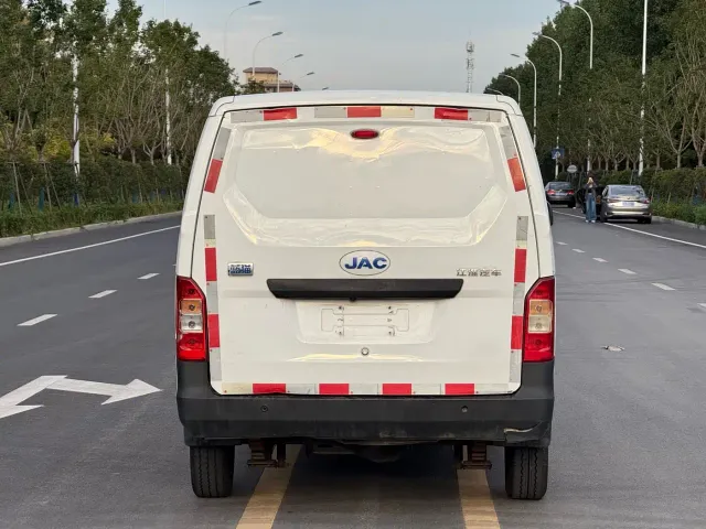 JAC Motors Blue Cat — Фото автомобиля 12