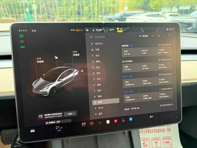 Tesla Model 3 — Фото автомобиля 13