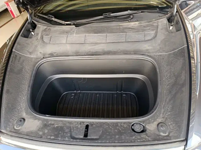 Tesla Model Y — Фото автомобиля 19