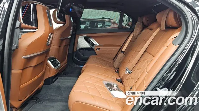 BMW 7-Series 7 серия (G70) 740i xDrive M Sport — Фото автомобиля 26