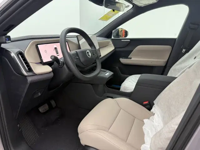 Volvo XC70 Plug-in Hybrid — Фото автомобиля 6