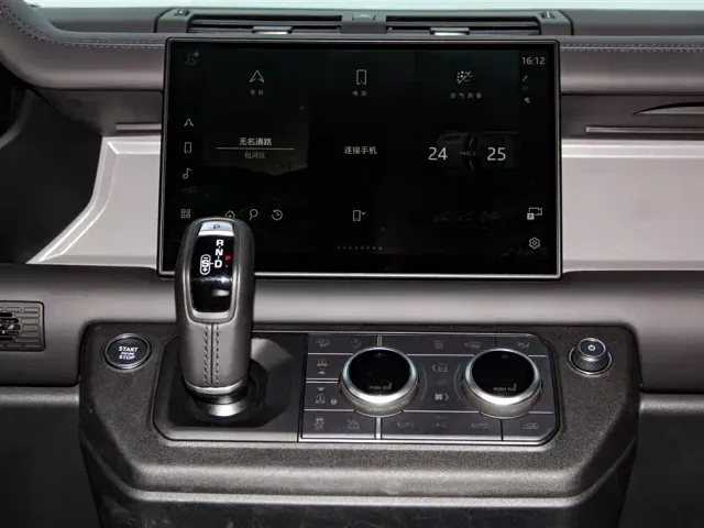 Land Rover Defender — Фото автомобиля 28