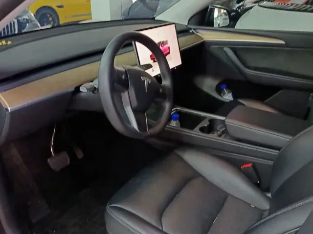 Tesla Model Y — Фото автомобиля 4
