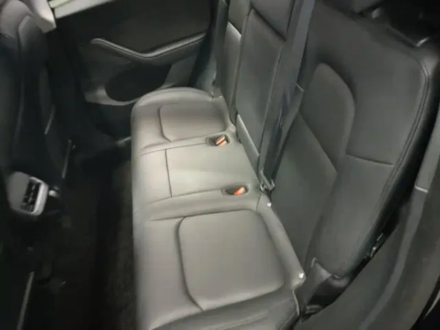 Tesla Model Y — Фото автомобиля 16