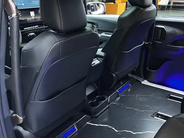 Toyota Granvia — Фото автомобиля 10