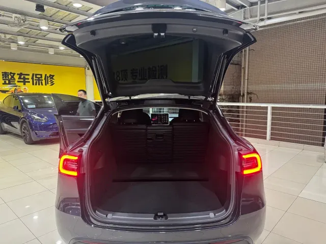 Tesla Model Y — Фото автомобиля 15