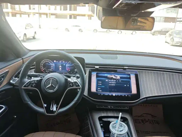 Mercedes-Benz E-Class — Фото автомобиля 8
