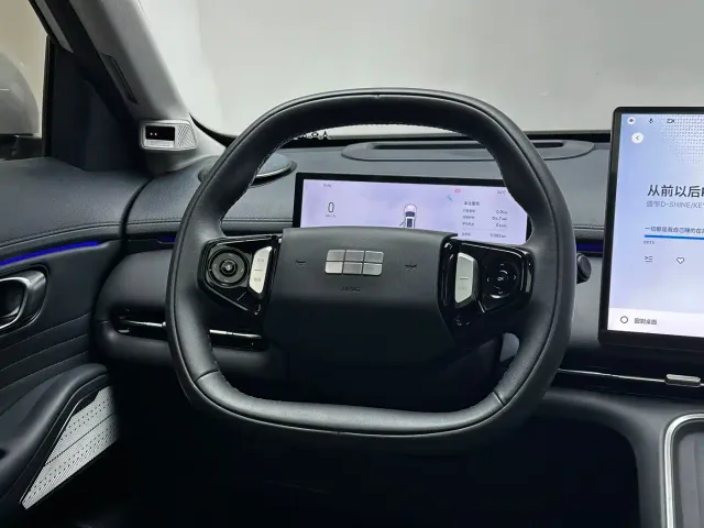 Geely Galaxy Starship 7 EM-i — Фото автомобиля 14