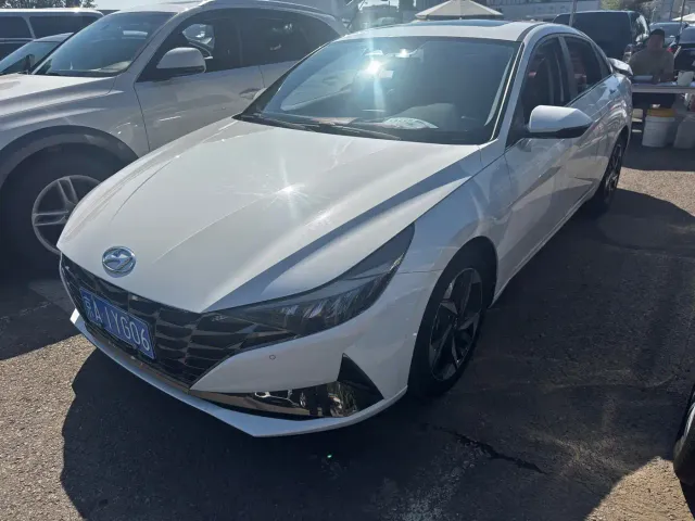 Фотография автомобиля — Hyundai Elantra