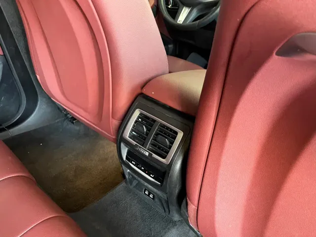BMW iX3 — Фото автомобиля 29