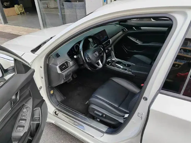 Honda Accord — Фото автомобиля 7