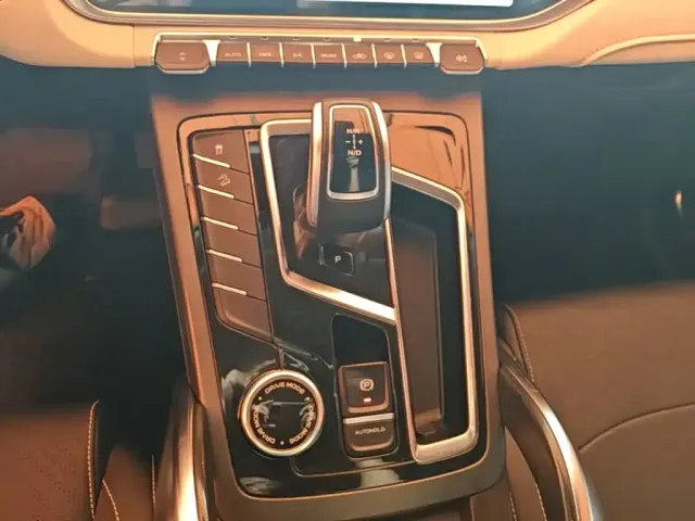 Geely Boyue — Фото автомобиля 5