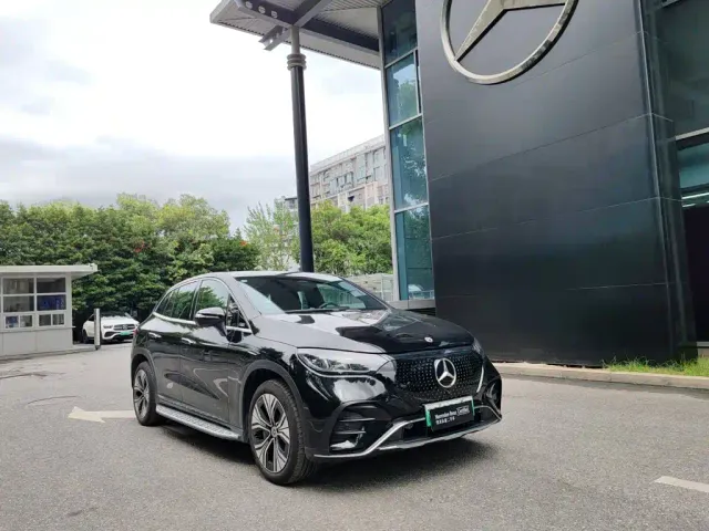 Mercedes-Benz EQE SUV — Фото автомобиля 3