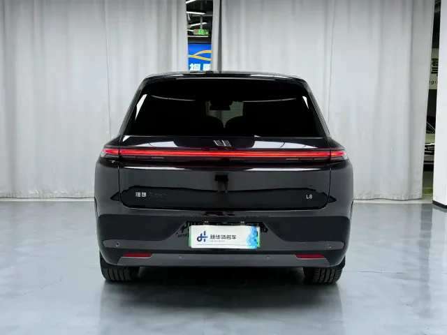 Li Auto L8 — Фото автомобиля 16