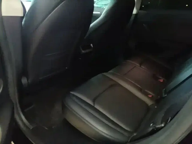 Tesla Model Y — Фото автомобиля 16