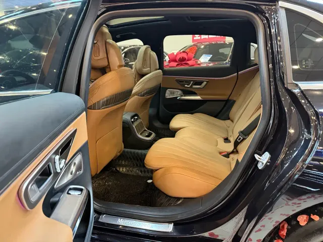 Mercedes-Benz E-Class — Фото автомобиля 7