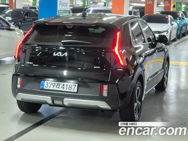 Kia Niro — Фото автомобиля 3