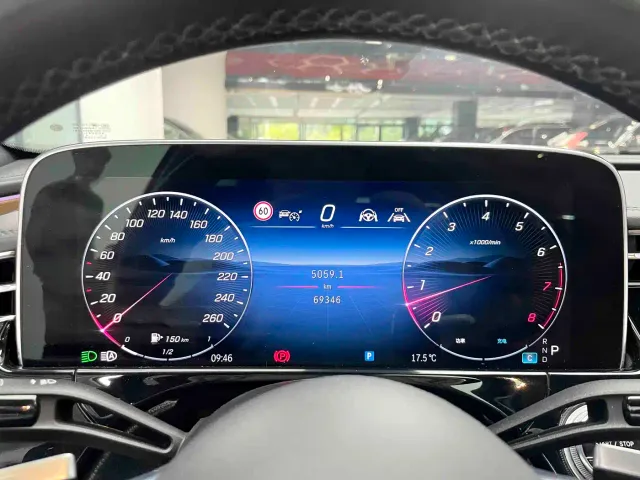 Mercedes-Benz E-Class — Фото автомобиля 9