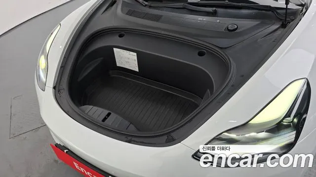 Tesla Model 3 — Фото автомобиля 9