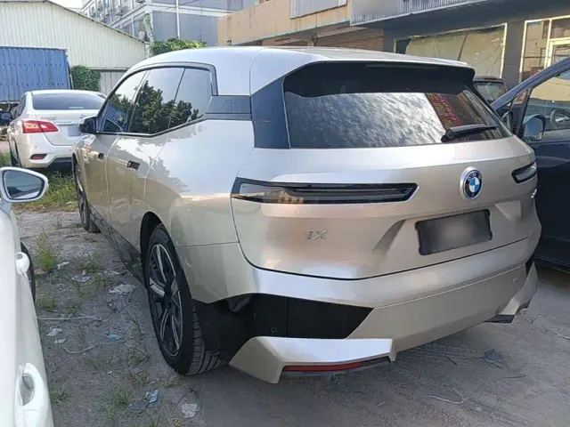 BMW iX — Фото автомобиля 4
