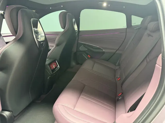 Xiaomi SU7 — Фото автомобиля 8