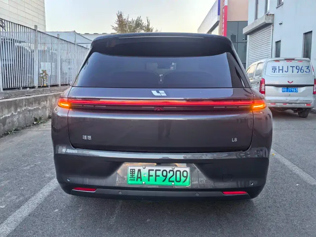Li Auto L8 — Фото автомобиля 6
