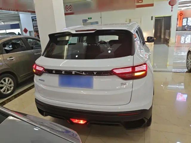 Geely Binyue — Фото автомобиля 5