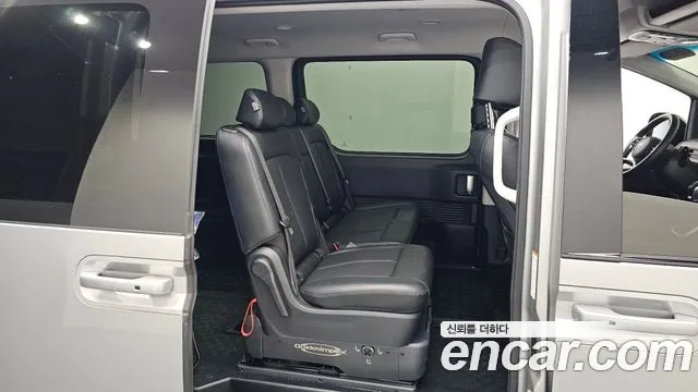 Hyundai Staria Staria 4WD Подъёмник для коляски/Slope — Фото автомобиля 11