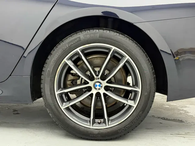 BMW 5 Series — Фото автомобиля 12