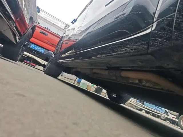 Li Auto L8 — Фото автомобиля 20