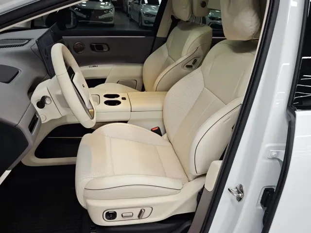 Li Auto i8 — Фото автомобиля 8