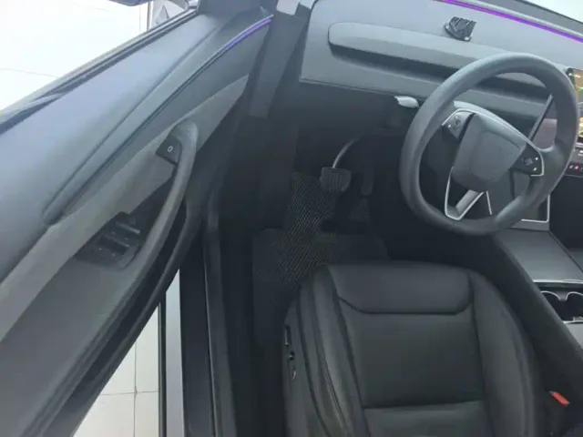 Tesla Model Y — Фото автомобиля 15