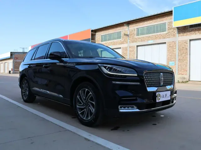 Lincoln Aviator — Фото автомобиля 3