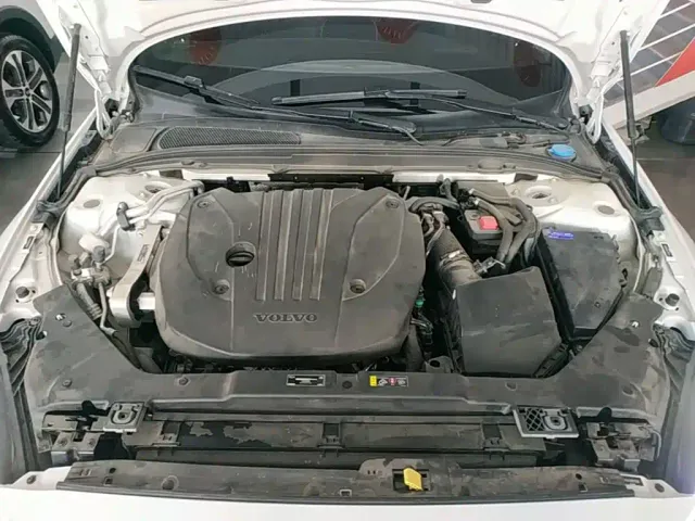 Volvo S60 — Фото автомобиля 19