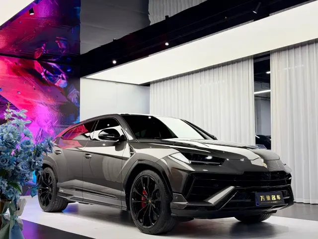 Lamborghini Urus — Фото автомобиля 3