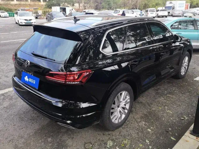 Volkswagen Touareg — Фото автомобиля 3