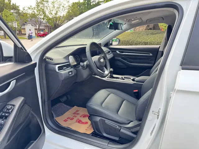 Geely Emgrand — Фото автомобиля 9
