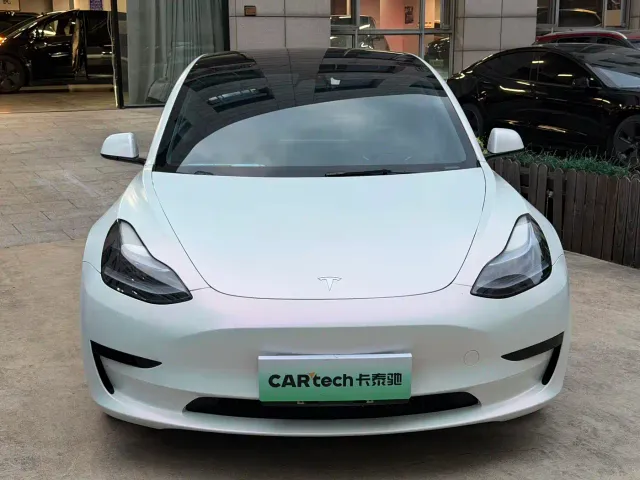 Tesla Model 3 — Фото автомобиля 2