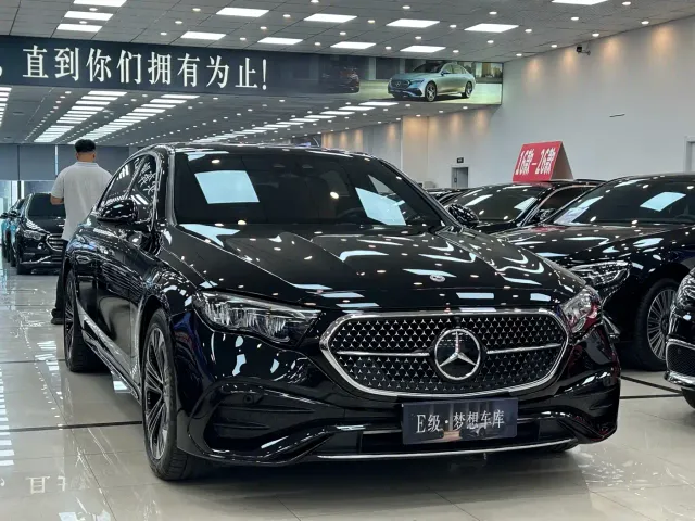 Mercedes-Benz E-Class — Фото автомобиля 2