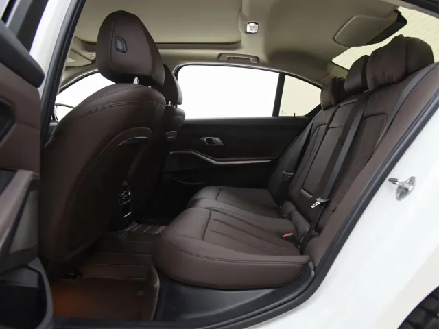 BMW 3 Series — Фото автомобиля 14