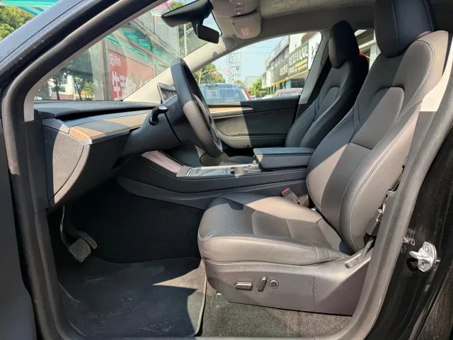 Tesla Model Y — Фото автомобиля 7