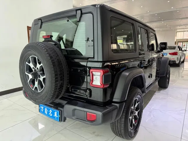 Jeep Wrangler — Фото автомобиля 17