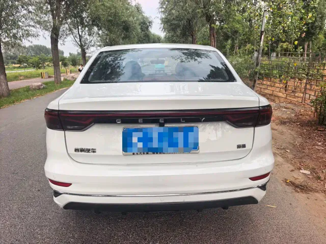 Geely Emgrand — Фото автомобиля 10