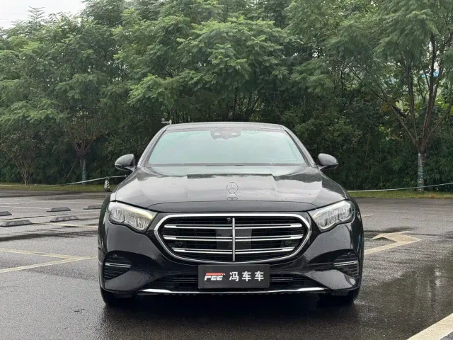 Mercedes-Benz E-Class — Фото автомобиля 2