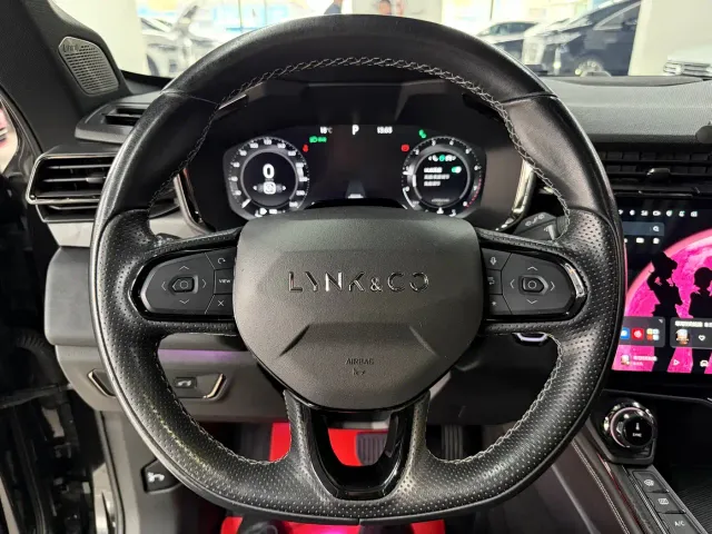 Lynk & Co 01 — Фото автомобиля 12