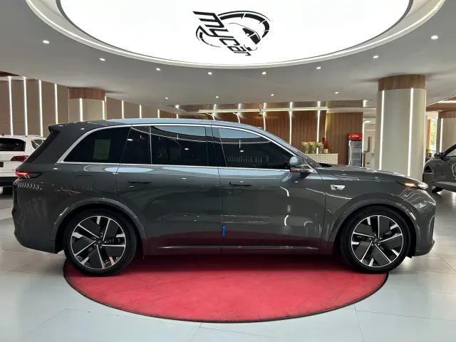 Li Auto L8 — Фото автомобиля 4