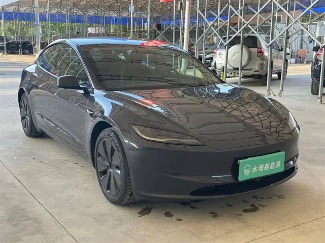 Tesla Model 3 — Фото автомобиля 11