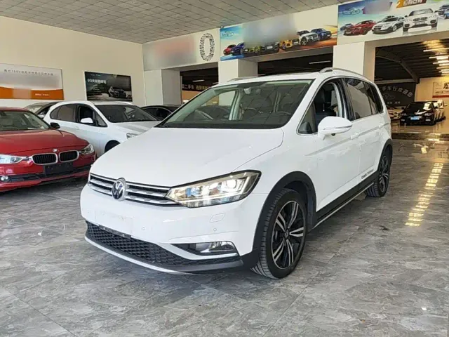 Фотография автомобиля — Volkswagen Touran