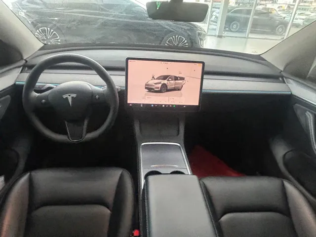 Tesla Model Y — Фото автомобиля 7